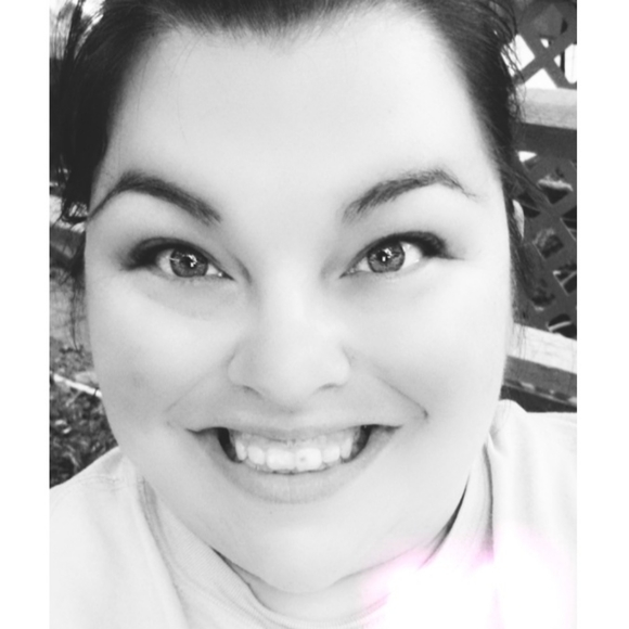 Meet your Posher, Leigh - Picture 2 of 2